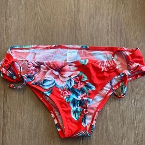 Side tie bikini bottom